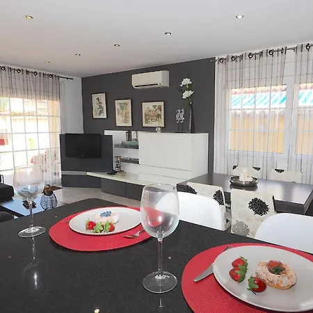 Attractive With Private Pool *