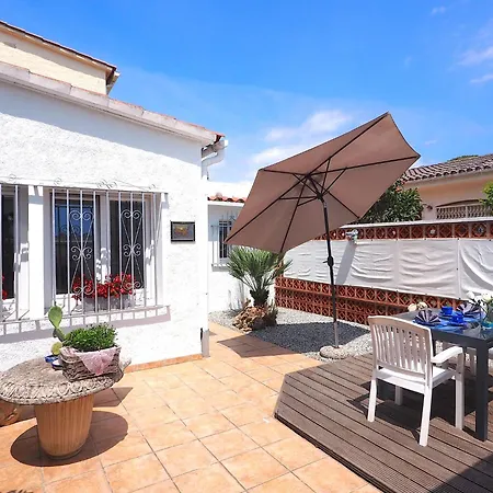 Attractive With Private Pool Holiday home Empuriabrava